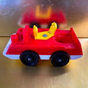 FISHER PRICE VINTAGE 90’s LITTLE PEOPLE PLAY FAMILY VILLAGE RED VEHICLE 4”